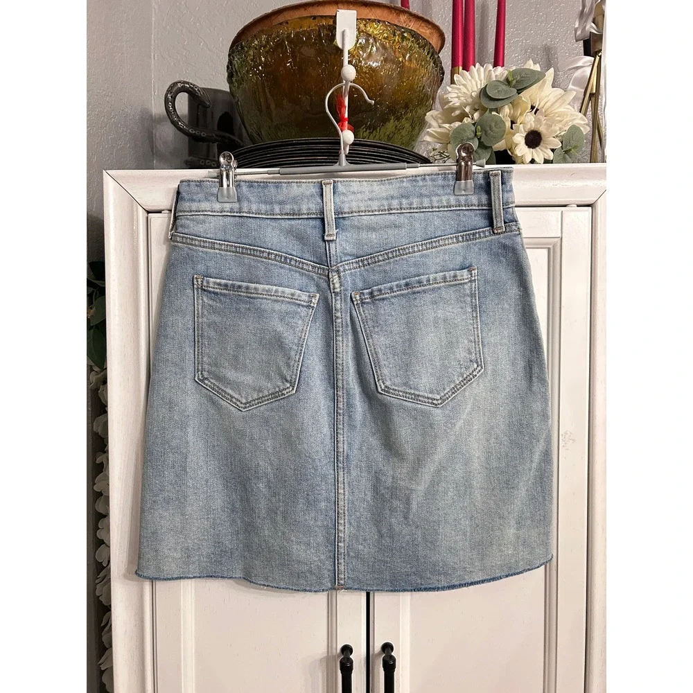 Light Wash Distressed Denim Mini Skirt Raw Hem Stretchy size 2 Summer Spring